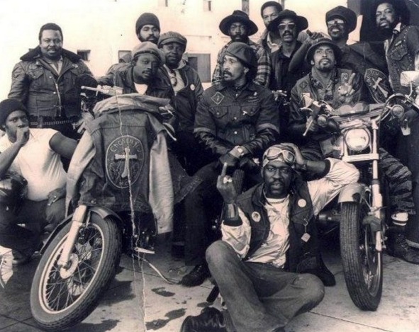 Primeiro grupo de motociclistas formado apenas por negros, em 1959, na Califórnia. Chamava-se Black Bikers