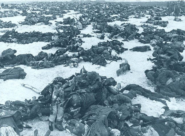 Esta é a imagem dos corpos de soldados alemães após a batalha de Stalingrado, em 1943