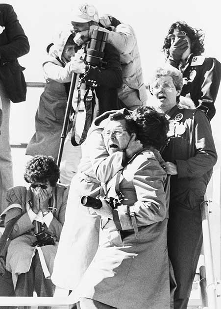 Em 28 de janeiro de 1986, a Challenger se desfez após a decolagem, matando todos os sete tripulantes. Testemunhas no chão reagiram assim à cena