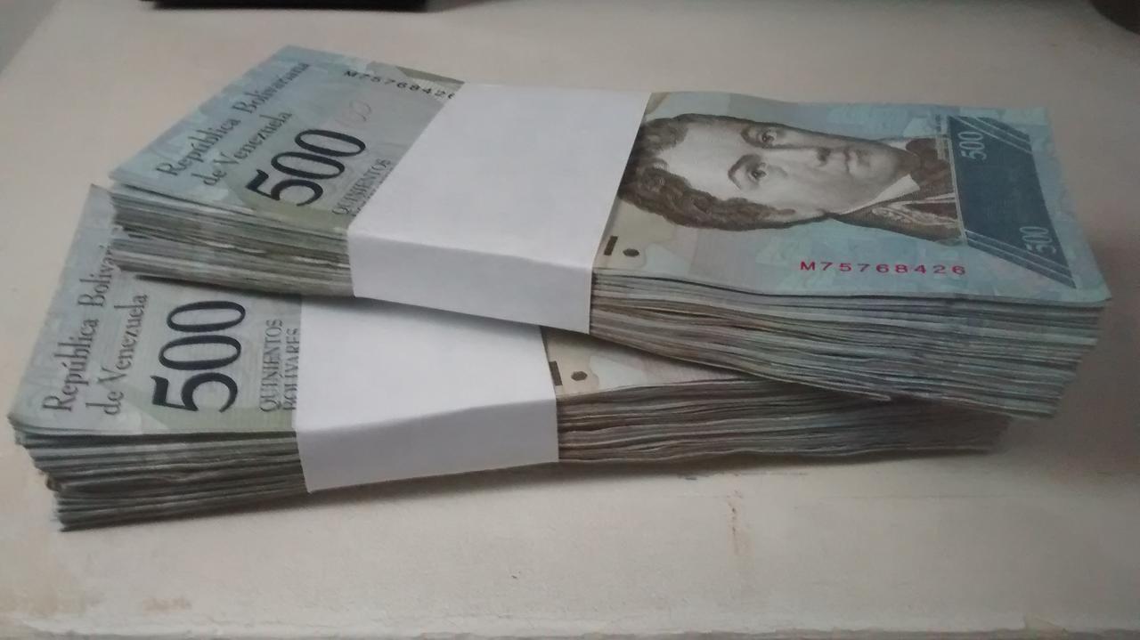 Este é o dinheiro equivalente a 80 centavos de dólar em moeda venezuelana