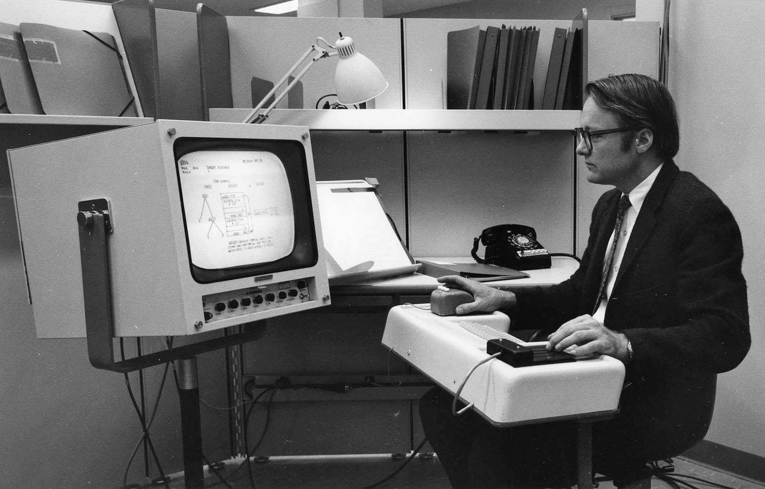 A primeira demonstração pública de um mouse de computador, em 1968