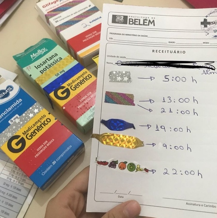 Uma médica de Belém, chamada Manuela Lemos faz receitas especiais para pacientes analfabetos