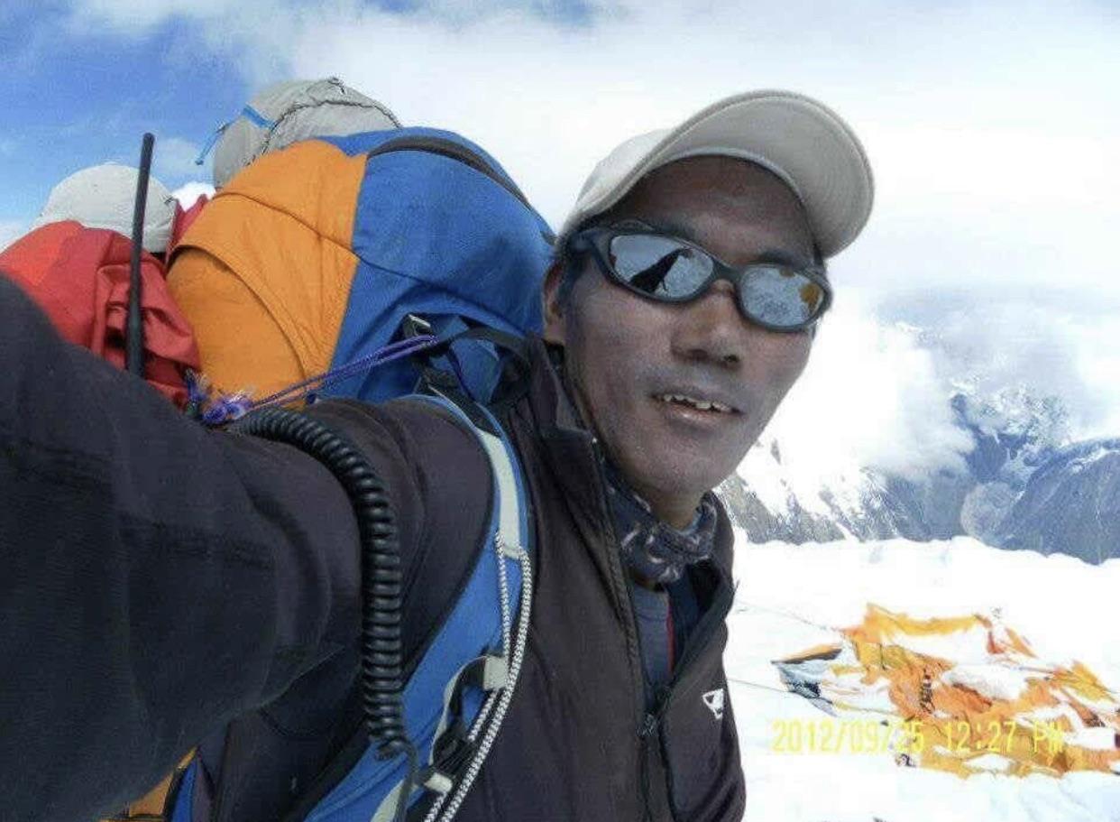 Kami Rita Sherpa quebrou o recorde mundial de escaladas bem sucedidas do Monte Everest. Ele já subiu 23 vezes