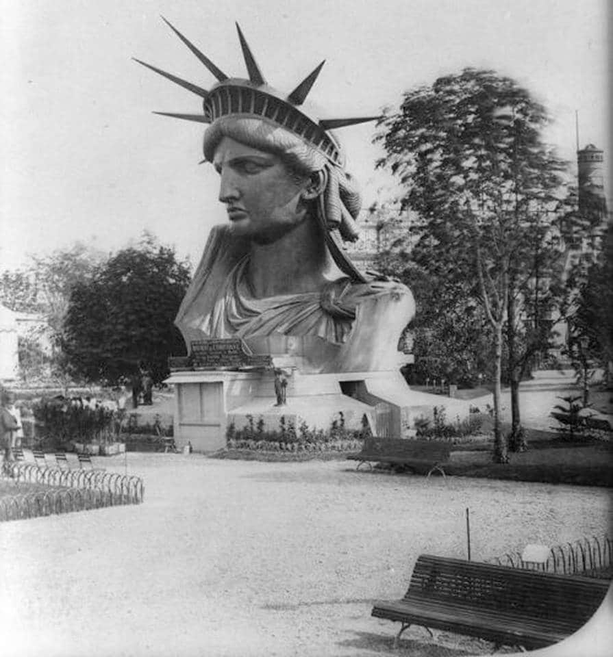 Cabeça da Estátua da Liberdade exibida durante feira mundial de Paris de 1878