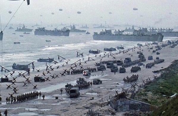 A cena da chegada a Normandia, em O Resgate do Soldado Ryan, custou US$ 12 milhões, empregou mais de 1500 pessoas extra e foi classificada como 