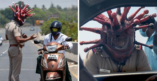 Policial na Índia usa capacete de 
