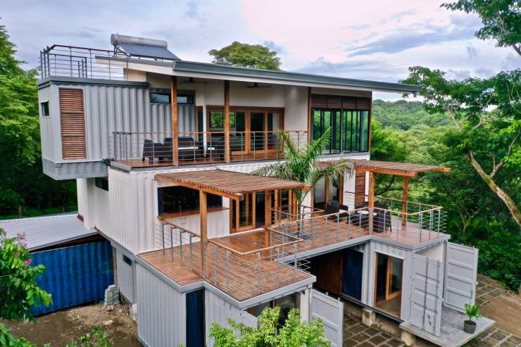 Casa de 3 andares e 4 quartos feita com contêiners, Costa Rica