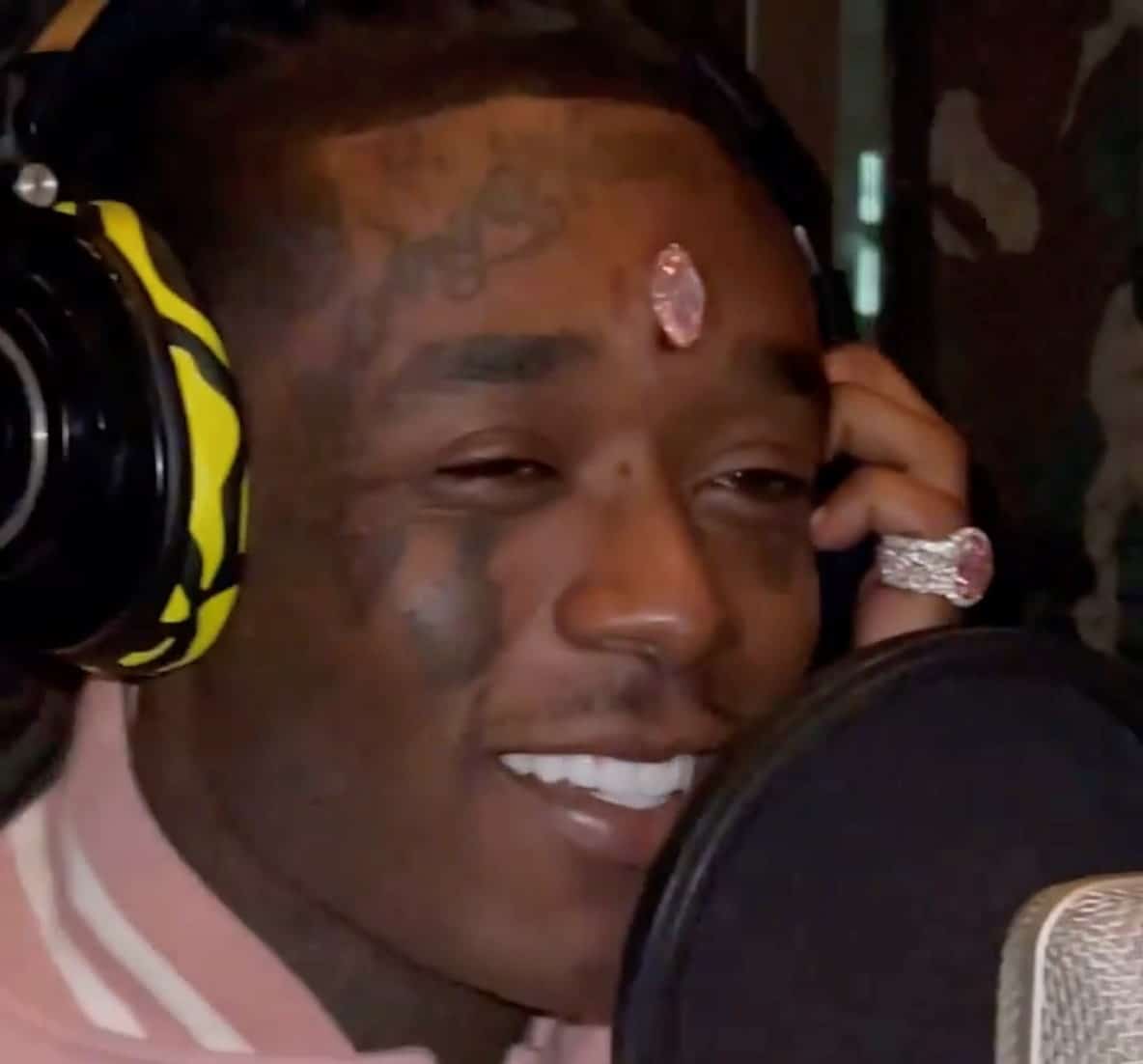 Diamante rosa de US$ 24 milhões implantado na testa do rapper Lil Uzi Vert