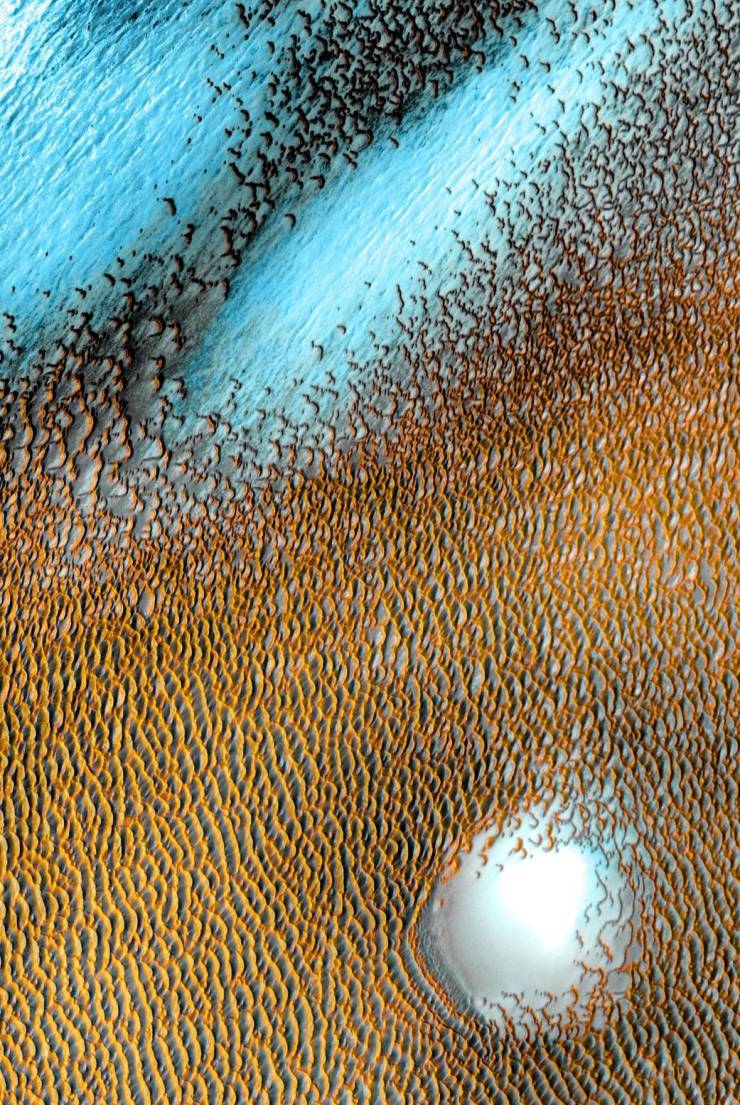 Mar de dunas esculpido pelos ventos de Marte. A foto foi compartilhada pela NASA