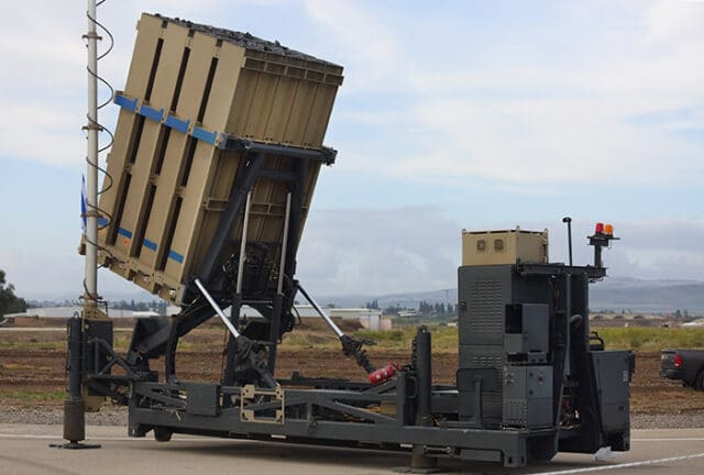 Bateria do sistema antimíssil Iron Dome de Israel, projetada para interceptar e destruir foguetes de curto alcance e projéteis de artilharia