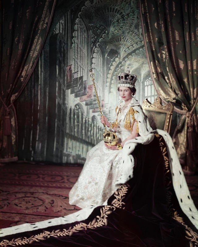 Rainha Elizabeth II no dia da sua coroação, em 2 de junho de 1953.