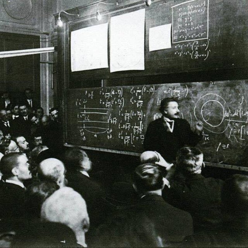Albert Einstein palestrando sobre a Teoria da Relatividade, 1922.