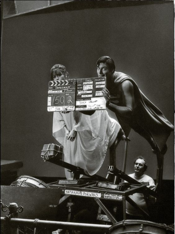 Bastidores do filme Superman. Nesta cena, Christopher Reeve se preparava para 