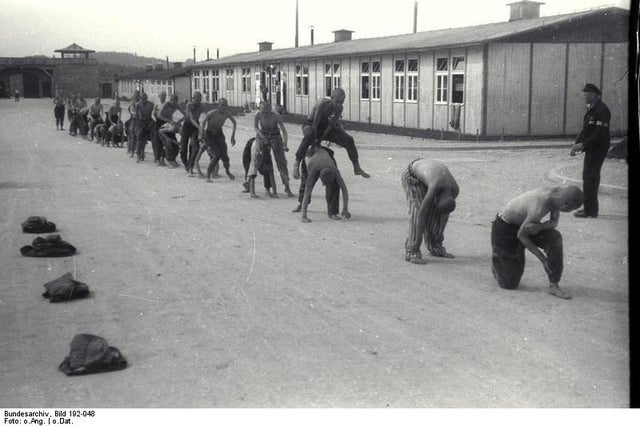 No campo de concentração de Mauthausen, exercícios físicos cansativos e inúteis eram um dos métodos usados para 