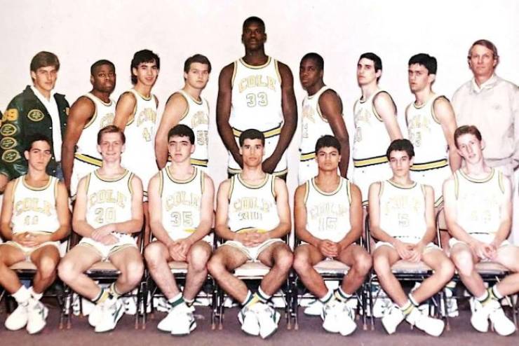 Shaquille O'Neal, aos 17 anos, com seu time de basquete do colégio em San Antonio, Texas, 1989.