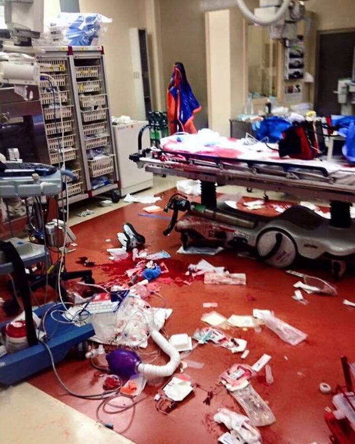 Este foi o resultado de uma sala após atendimento de emergência. A paciente sobreviveu.
