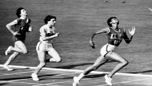 Em 1960, nas Olimpíadas de Roma, Wilma Rudolph ganhou medalha de ouro, apesar de ter passado um terço de sua vida sem andar devido à pólio.