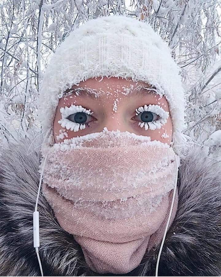Moradora de Yakutia, Russia, região considerada a mais fria habitada por humanos. A temperatura mais baixa registrada lá foi de -70º C