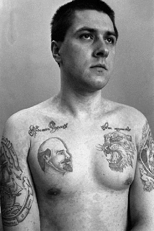 Criminosos e prisioneiros soviéticos às vezes faziam grandes tatuagens de Stalin e Lenin, para evitar espancamentos de guardas que respeitavam os dois. Também houve rumores de que os pelotões de fuzilamento não podiam atirar em imagens de seus líderes. Eles acreditavam que as tatuagens poderiam salvá-los de execuções