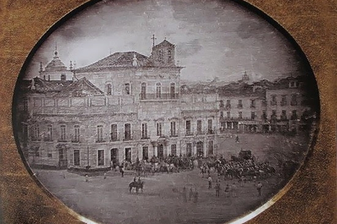 A primeira foto tirada no Brasil. Trata-se do Paço da Cidade, no Rio de Janeiro, tirada pelo francês Louis Compte em 1840.