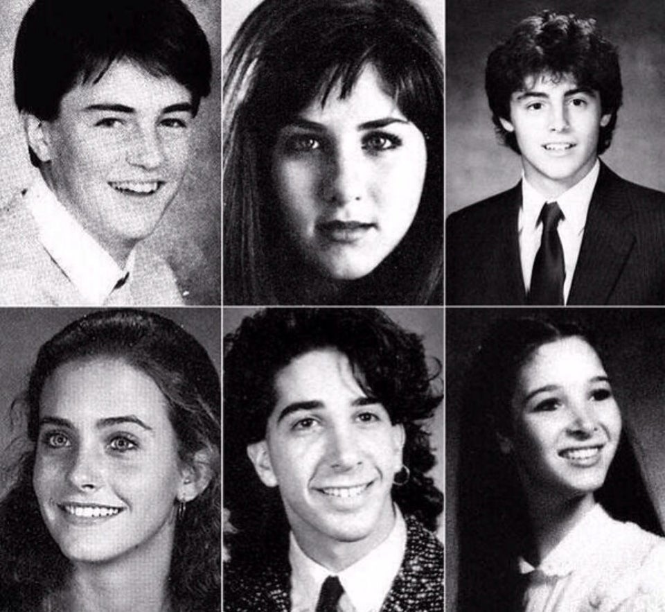 Fotos de atores de Friends no anuário do ensino médio, anos 80.