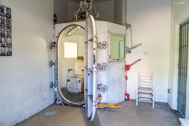 Exterior da câmara de gás com dois assentos | Penitenciária Estadual do Missouri