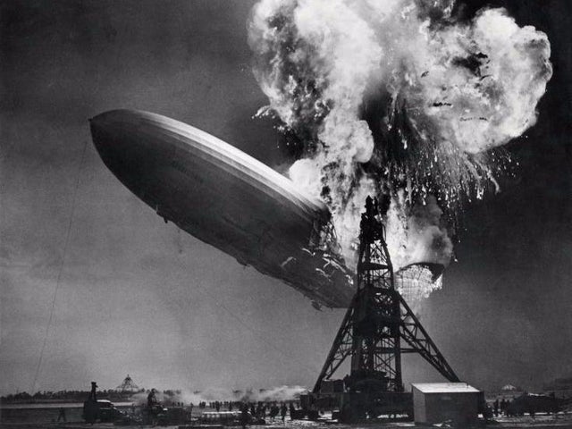 Nova Jersey: a popa do Hindenburg começa a cair (1937).