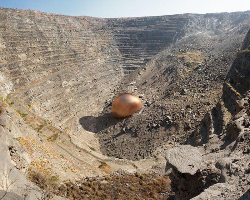 Representação visual da quantidade real de cobre extraída de uma mina.