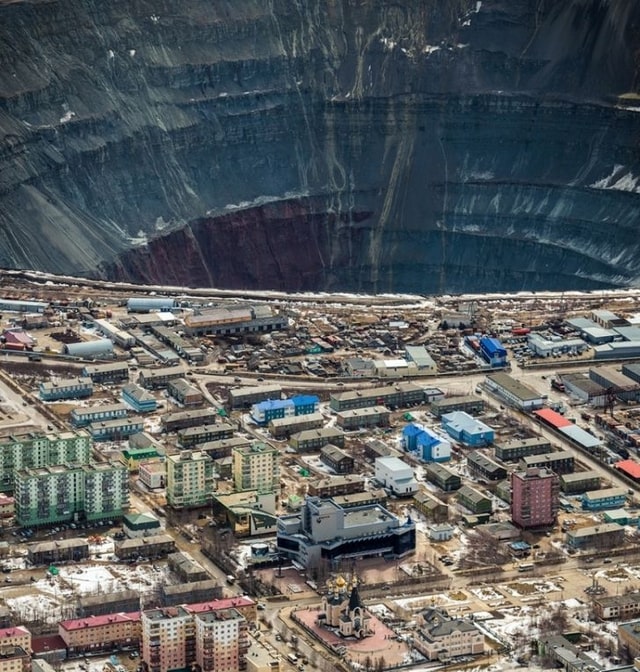 Mina de diamantes em Mirny, Yakutia, Russia.