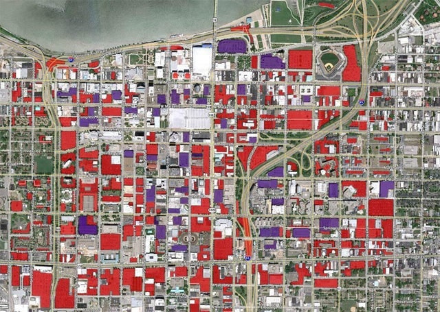 Espaço utilizado para estacionamentos em Louisville - vermelho; estacionamento e roxo; garagens
