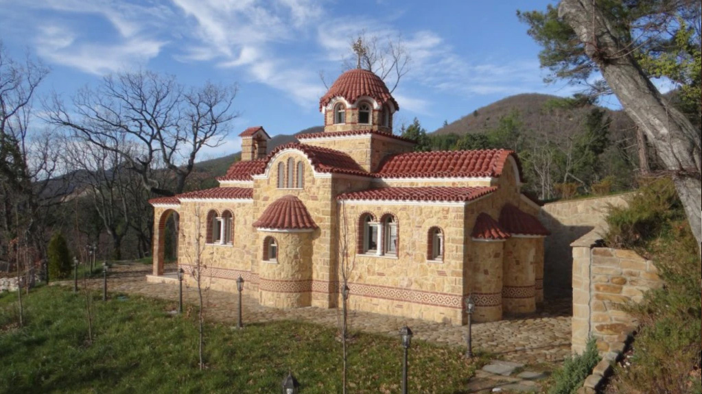 Uma igreja ortodoxa russa importou tijolo por tijolo da Grécia.
