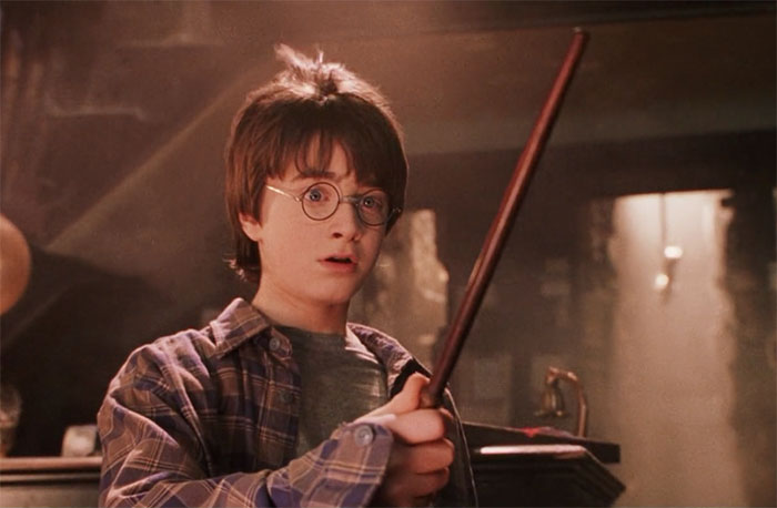 Daniel Radcliffe quebrou mais de 80 varinhas durante as filmagens dos filmes de Harry Potter, porque as usava como baquetas.