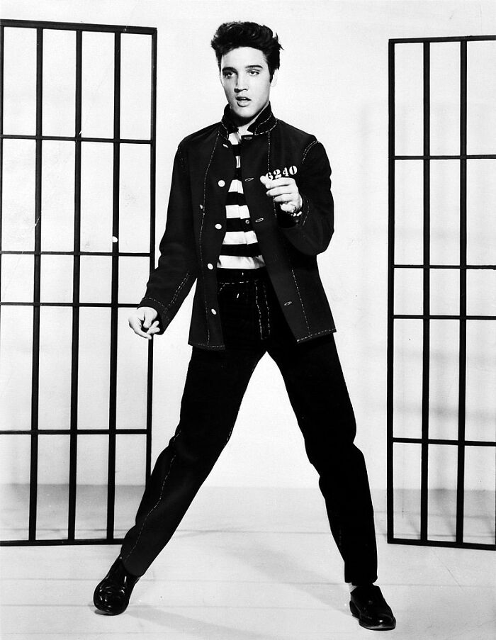 Elvis Presley era, na verdade, loiro.