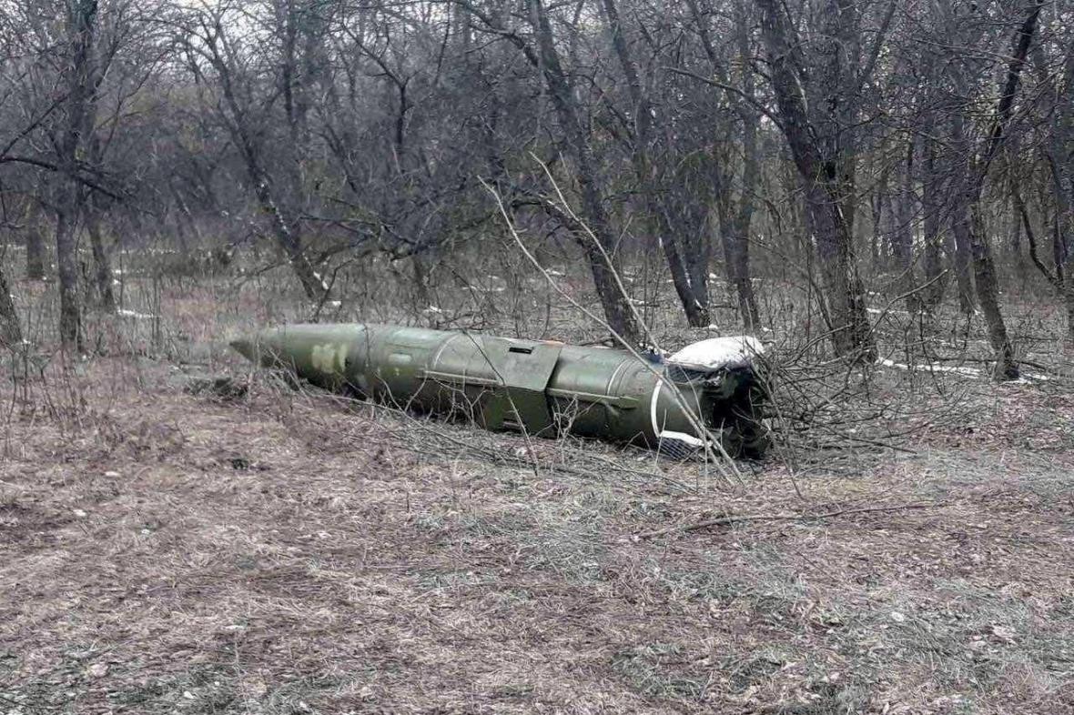 Míssil balístico hipersônico de curto alcance não detonado. Encontrado em Kramatorsk - Ucrânia.