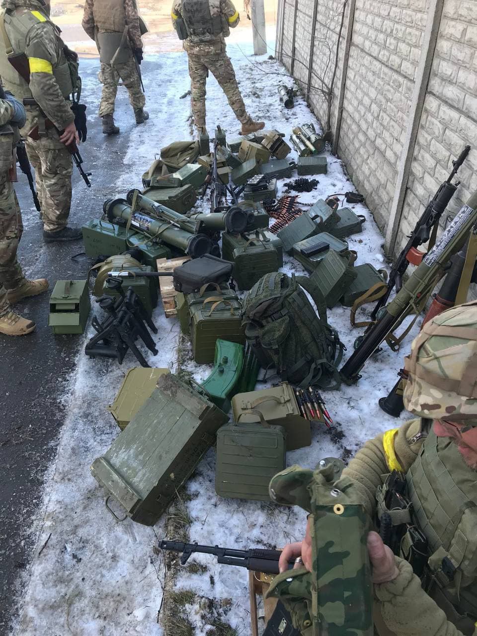 Resultado de apreensão e destruição de veículos russos SF por parte de tropas ucranianas que entraram em Kharkiv.
