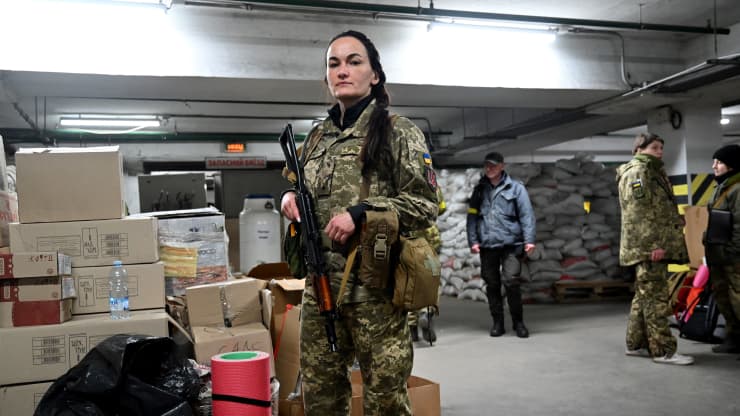 Iryna Sergeyeva, a primeira combatente voluntária da Ucrânia a obter um contrato militar completo com as Forças de Defesa Territoriais da Ucrânia.