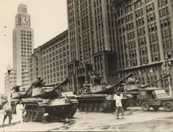 Tanques no Rio de Janeiro após queda do presidente João Goulart e o início da Ditadura Militar no Brasil - 31 de março de 1964.