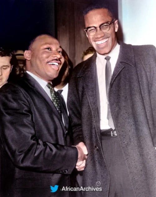Primeiro encontro entre Martin Luther King Jr e Malcolm X durante debate no Senado sobre a Lei dos Direitos Civis, em 1964. Esta também foi a única vez que eles se encontraram.