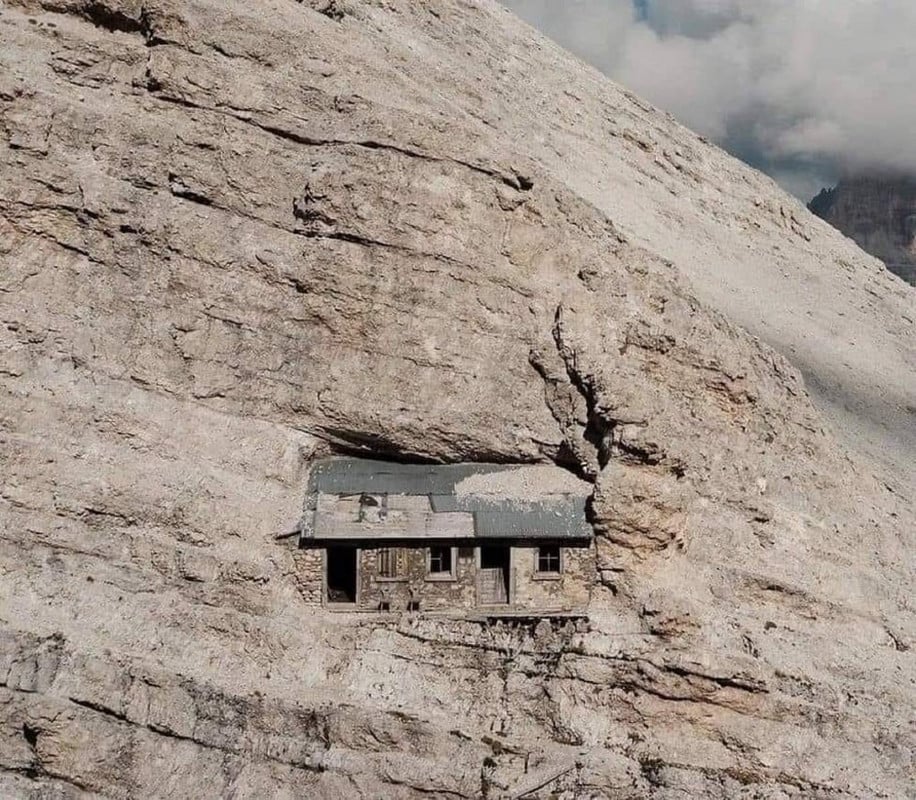 Alpine Refuge, localizado a 2760 metros em Monte Cristallo, Itália