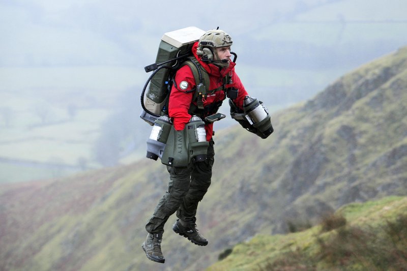 Paramédicos da Great North Air Ambulance, no Reino Unido, treinam em trajes a jato para conseguirem chegar mais rápido em chamados de emergência.