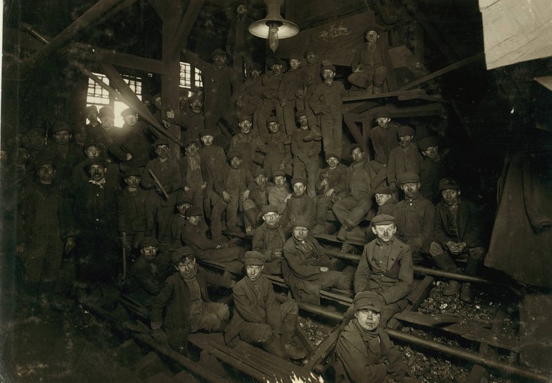 Crianças trabalhando em uma mina de carvão na Pensilvânia - 1911.