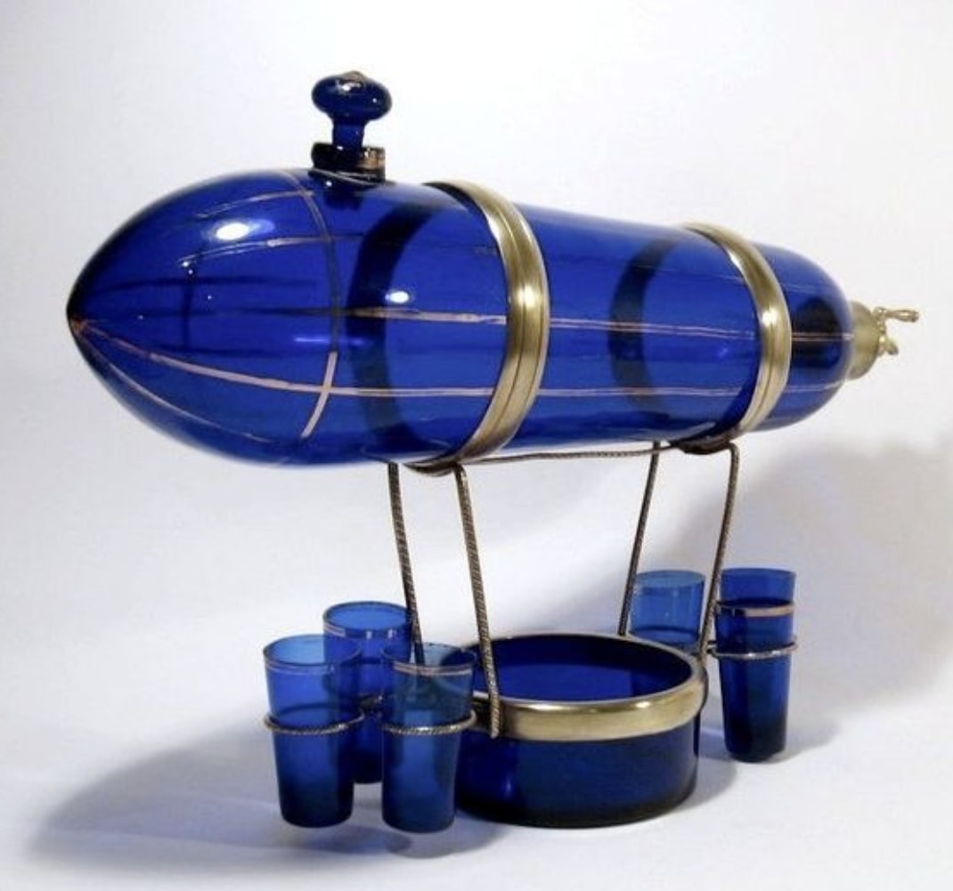 Conjunto decantador / agitador de vidro azul réplica do Hindenburg - 1920