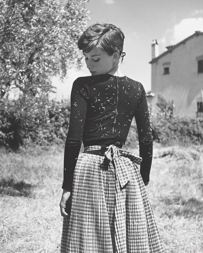Audrey Hepburn fotografada por Philippe Halsman, em Roma, 1954