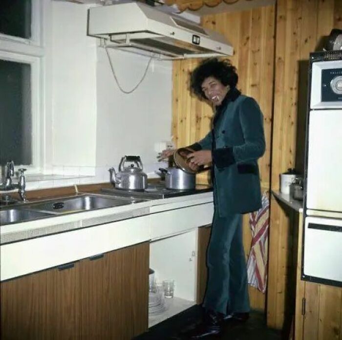 Quando Jimi Hendrix alugou o apartamento de Ringo Starr, em Londres, 1966