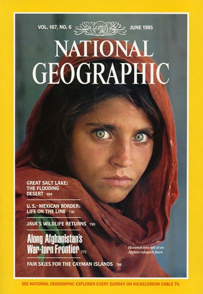 A revista mais icônica de todos os tempos pertence a National Geographic, em junho de 1985. Ela estampou a famosa foto de Sharbat Gula, afegã que vivia em um campo de refugiados na fronteira do Paquistão. Sharbat teve sua aldeia bombardeada e parentes mortos durante a guerra. 