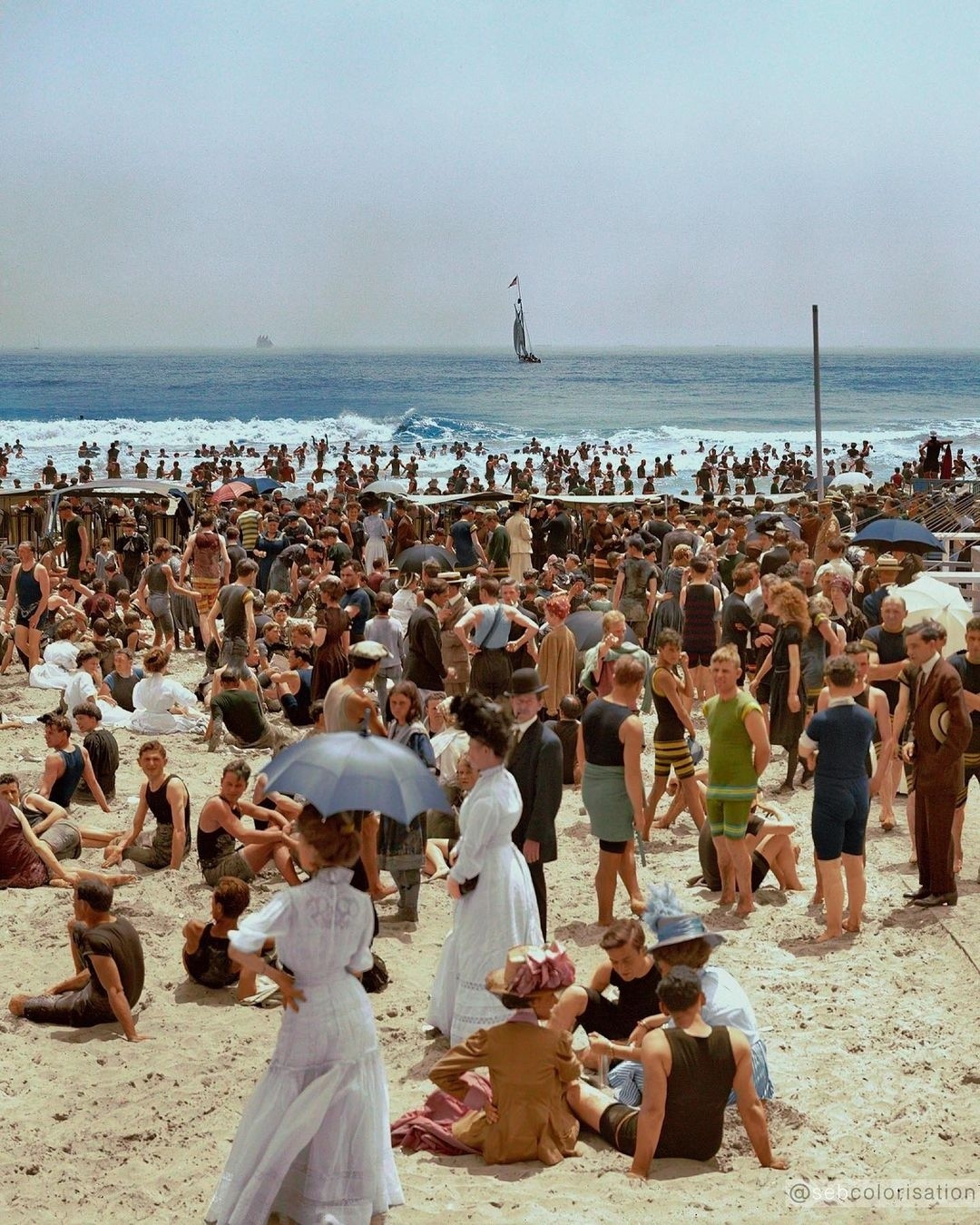 Praia lotada em Atlantic City - foto de 1908.