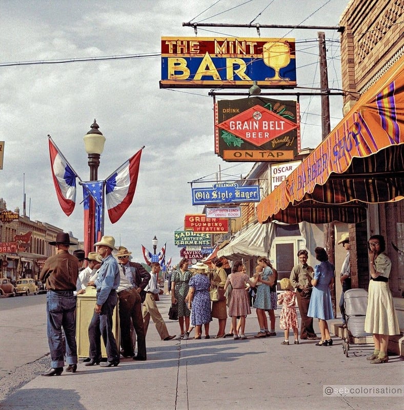 Movimentação na Main Street, em Sheridan, Wyoming - agosto de 1941