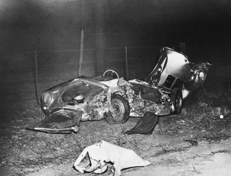 O que restou do Porsche 550 Spyder do ator James Dean - Cholame, Califórnia, EUA - 30 de setembro de 1955.