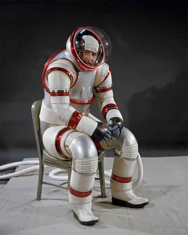 Inovador traje espacial AX-3 da NASA, projetado em 1970. A ideia era construir um traje altamente móvel que permitisse que os astronautas fizessem pouco esforço para realizar atividades no espaço.