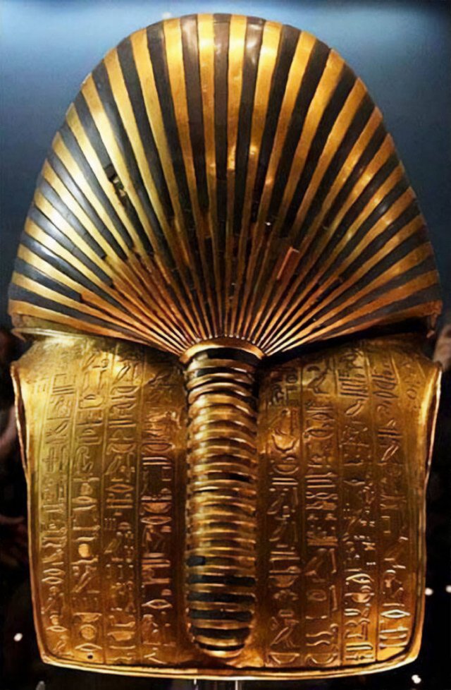 Parte de trás da máscara de Tutankhamon